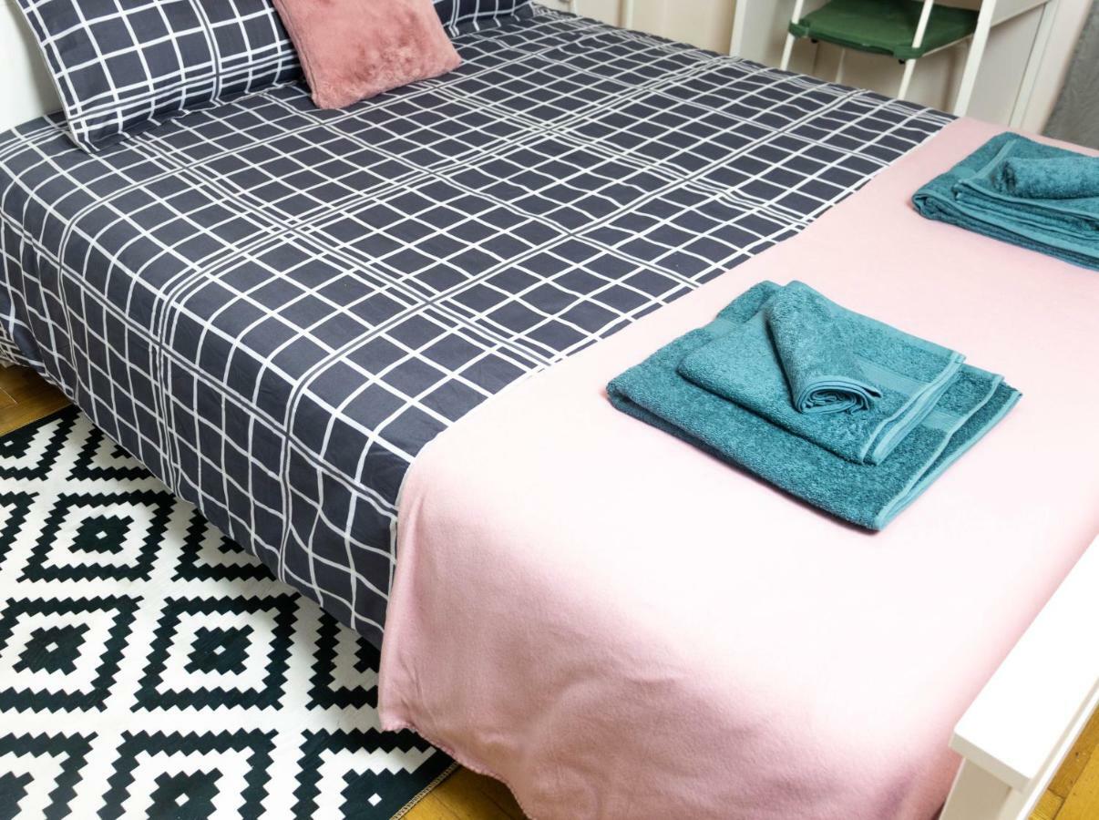 Cozy In The Center Of *
